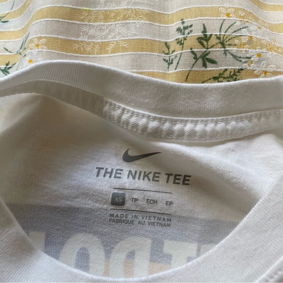 Nike long sleeve tee - Picture 2 of 6